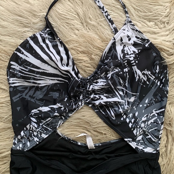 Fabletics Brielle One Piece Swimsuit - Picture 4 of 5